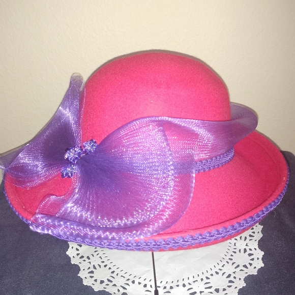 Red Hat - Picture 3 of 3